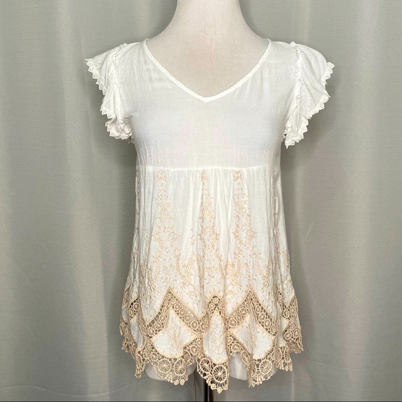 Altar’d State embroidered scallop hem top - Picture 1 of 8